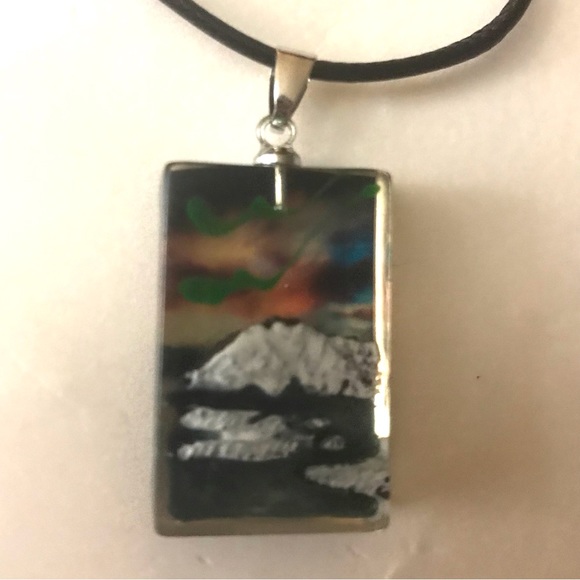 Aurora Borealis Snowy Peak Mountain Realism 3D Vivid Captured Landscape Necklace - Picture 11 of 16